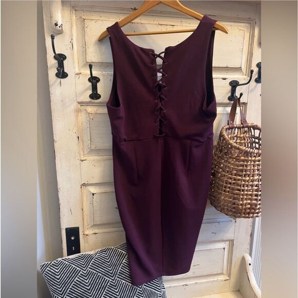 Torrid Lace Up Back Bodycon Dress - Picture 4 of 5